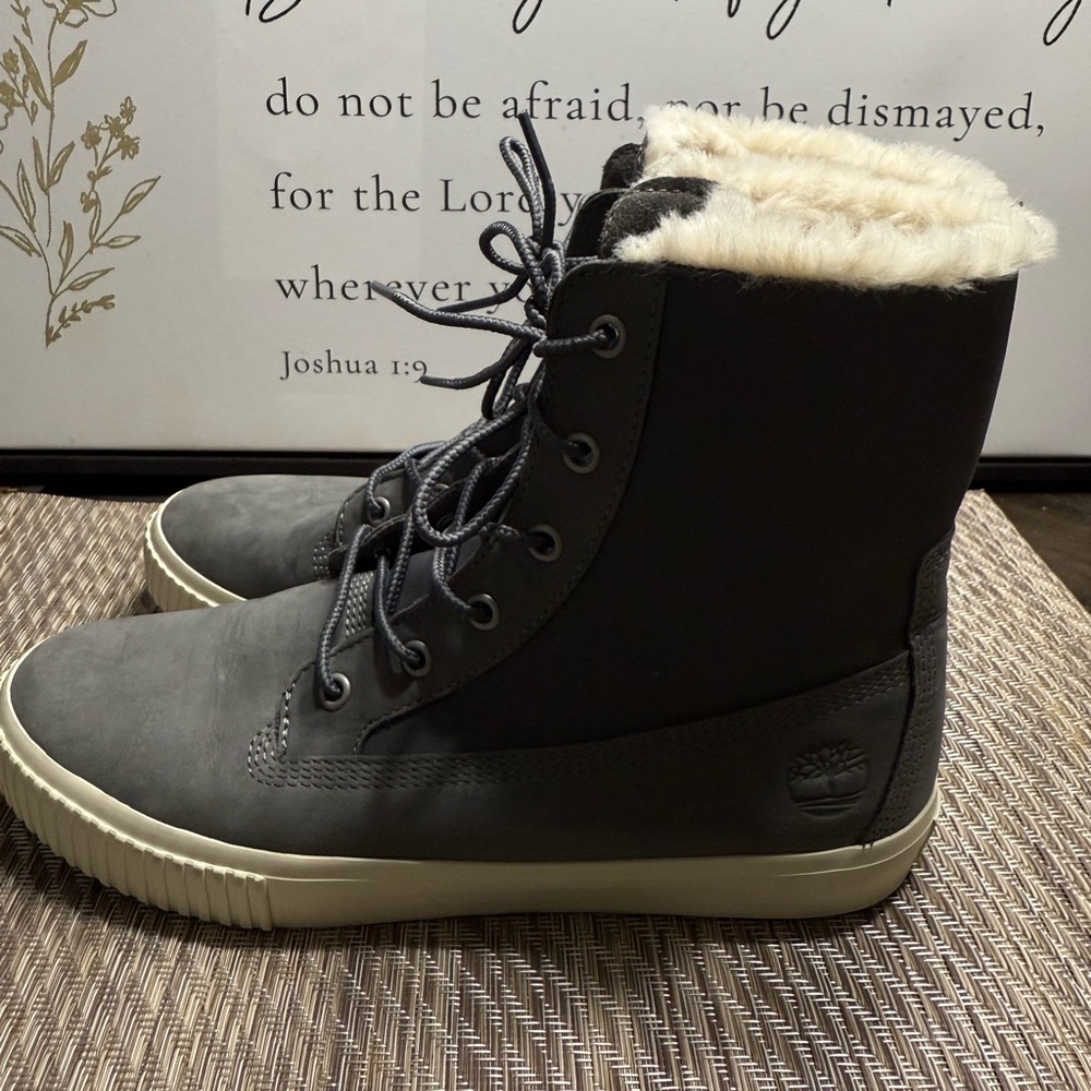 Timberland Gray Lace Up Boots with Cream Sole Women SZ 9.5 - Picture 3 of 7